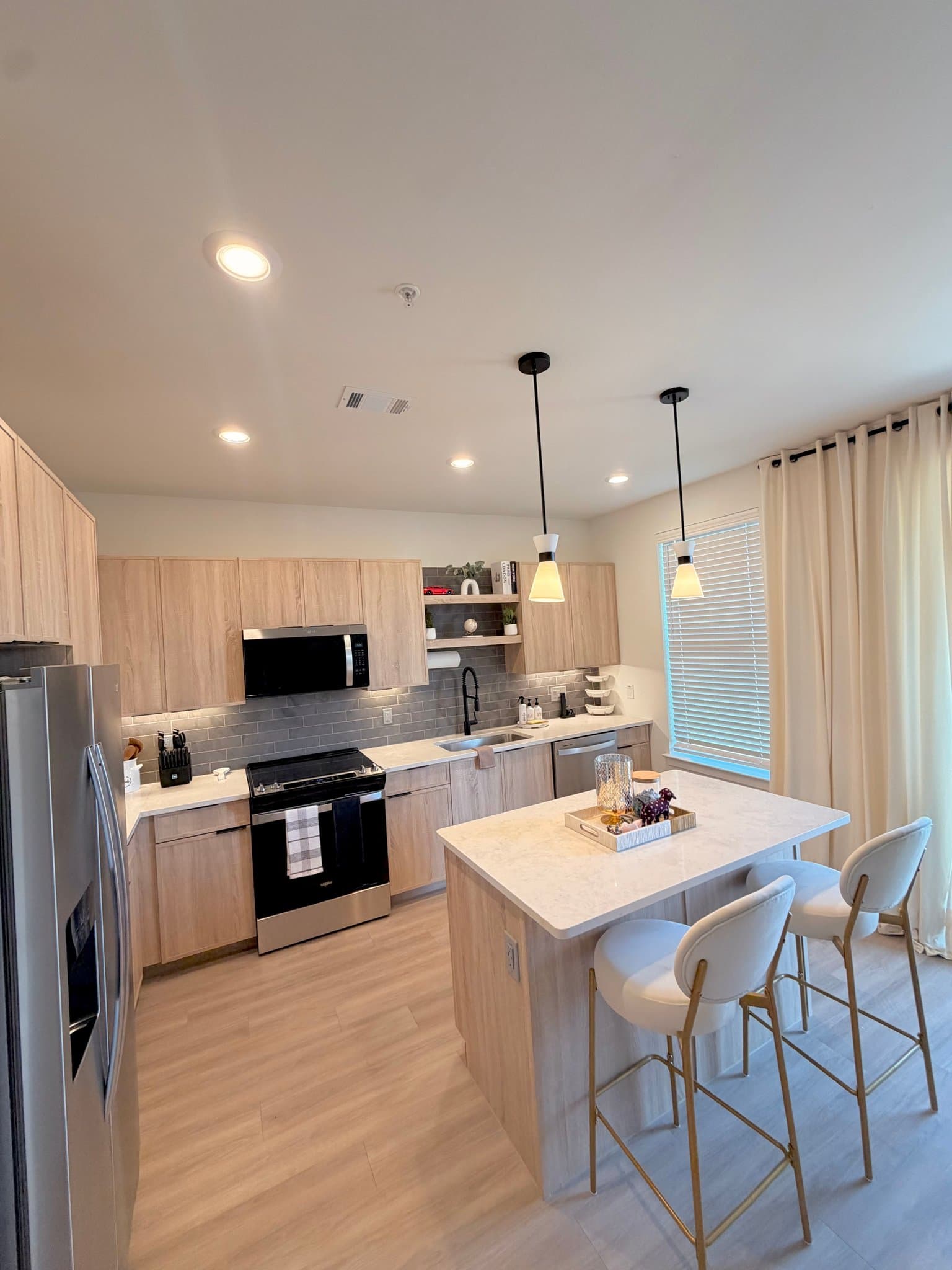 Dallas Apartment: 13342 Midway Rd