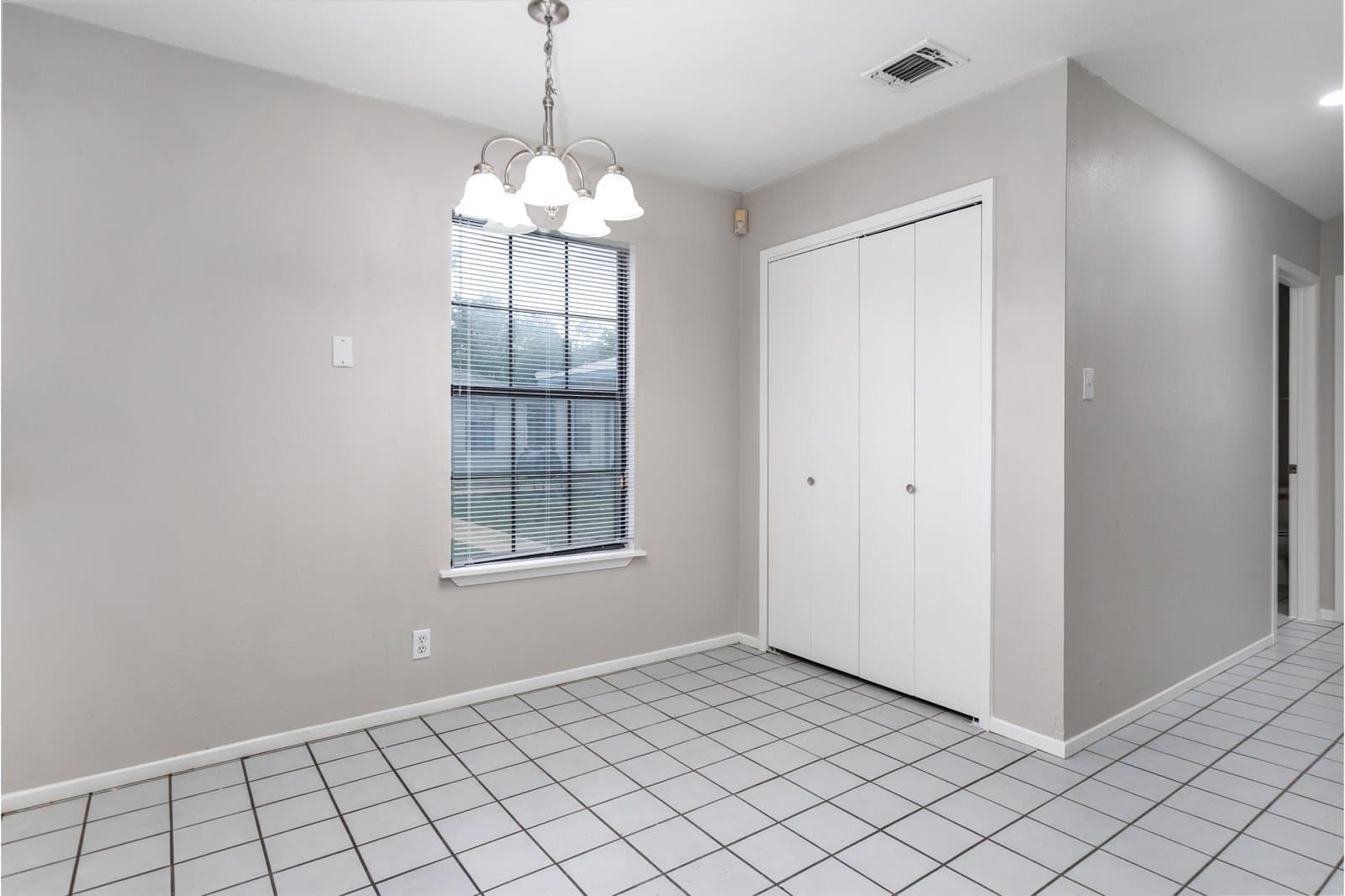 San Antonio House: 927 W. Formosa