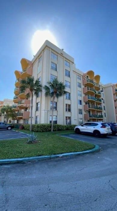 Miami Condo: 9360 Fontainebleau Blvd