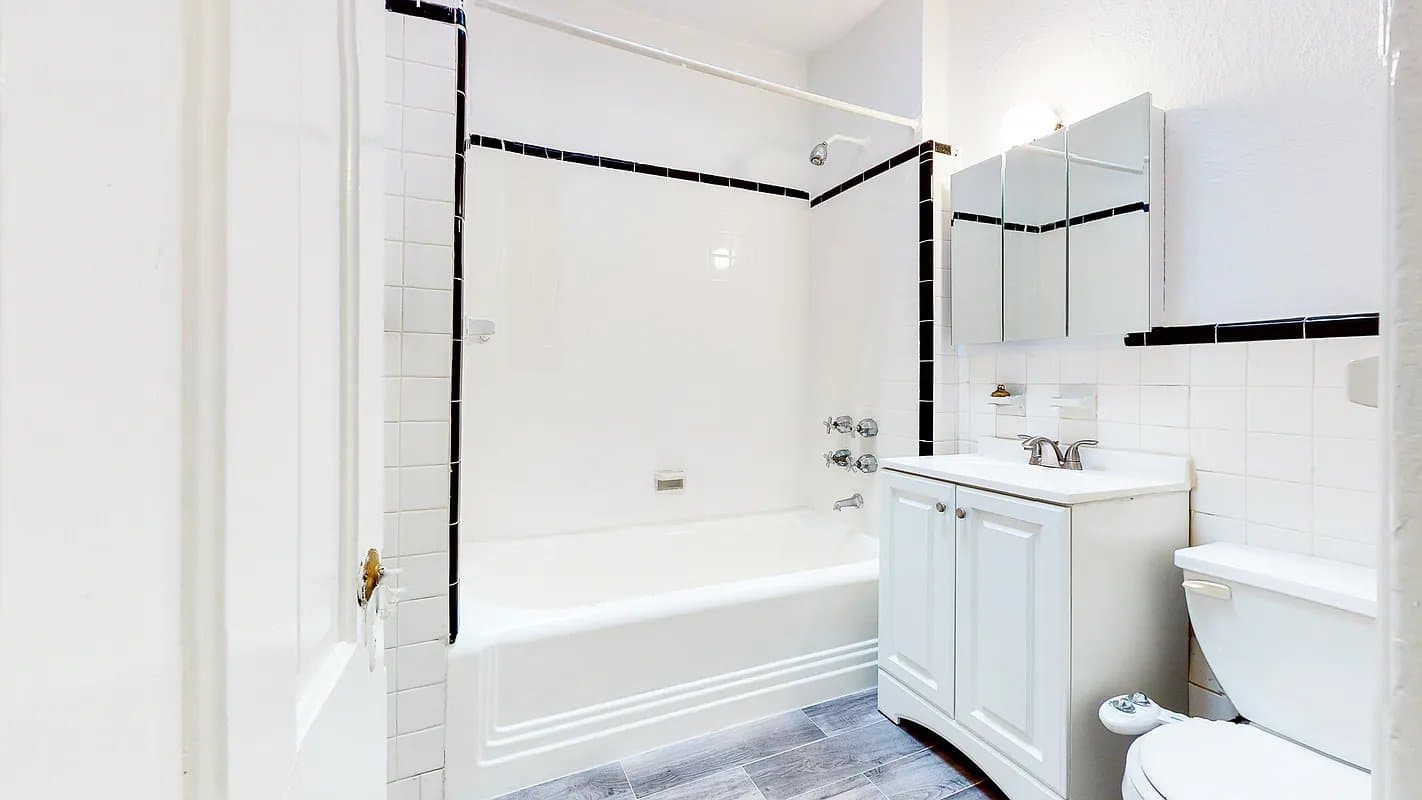 New York Apartment: 147 East 72nd St