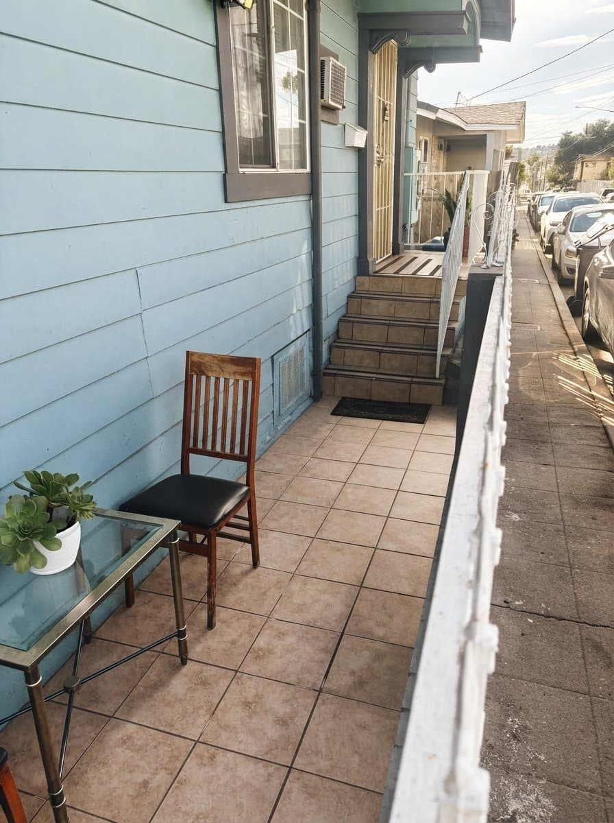 Los Angeles House: 4680 Lincoln Ave