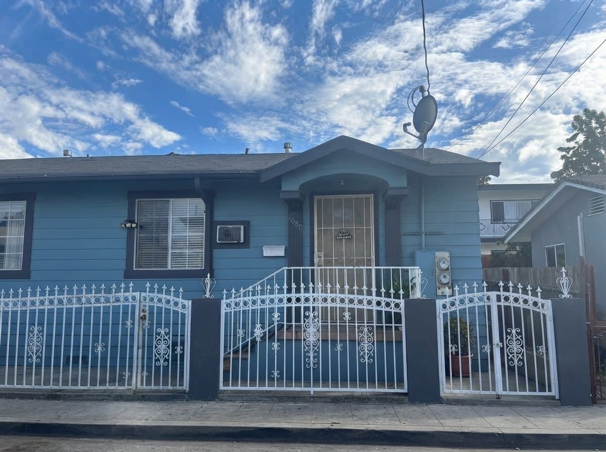 Los Angeles House: 4680 Lincoln Ave