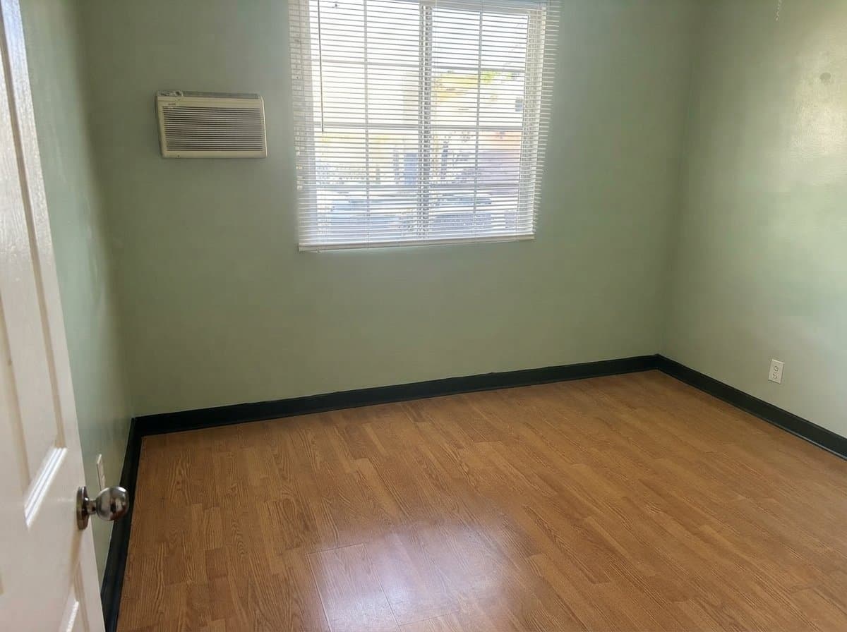Los Angeles House: 4680 Lincoln Ave