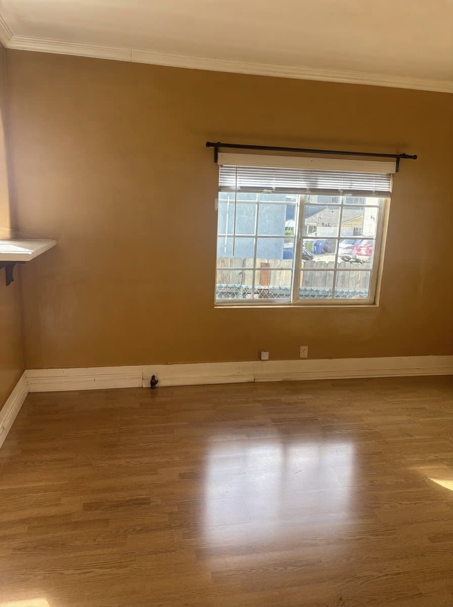 Los Angeles House: 4680 Lincoln Ave