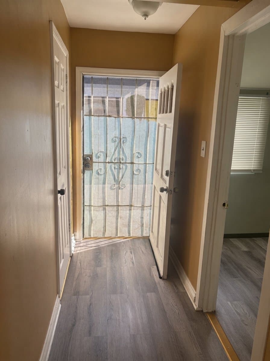 Los Angeles House: 4680 Lincoln Ave