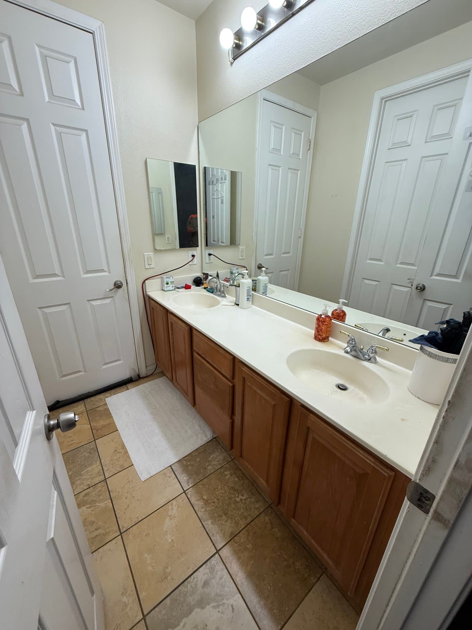 Corona Single Room: 13744 dellbrook st