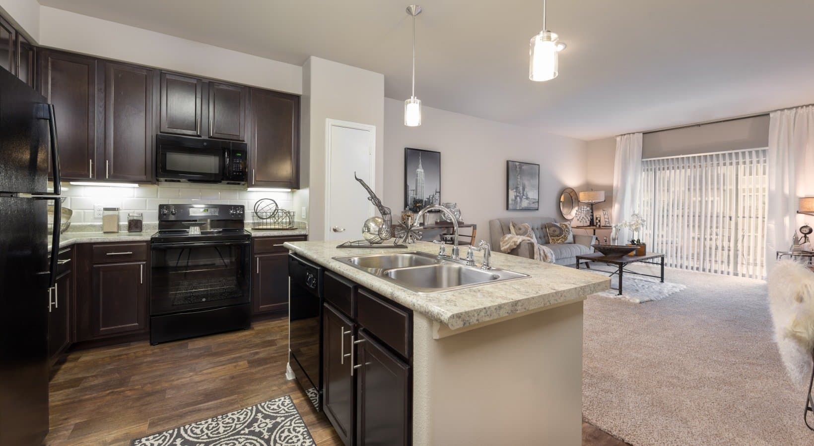 Austin Apartment: 515 E Slaughter ln