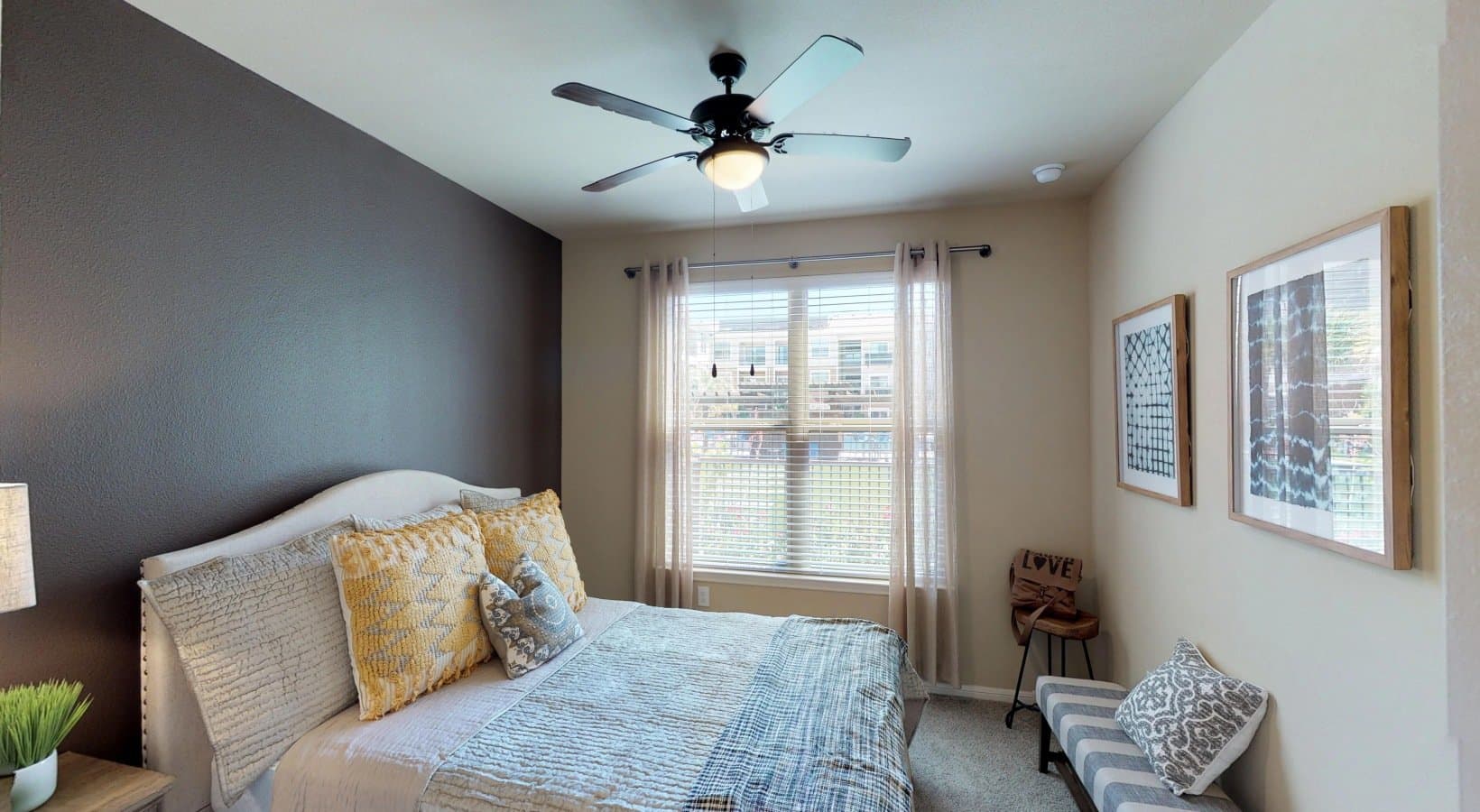 Austin Apartment: 515 E Slaughter ln