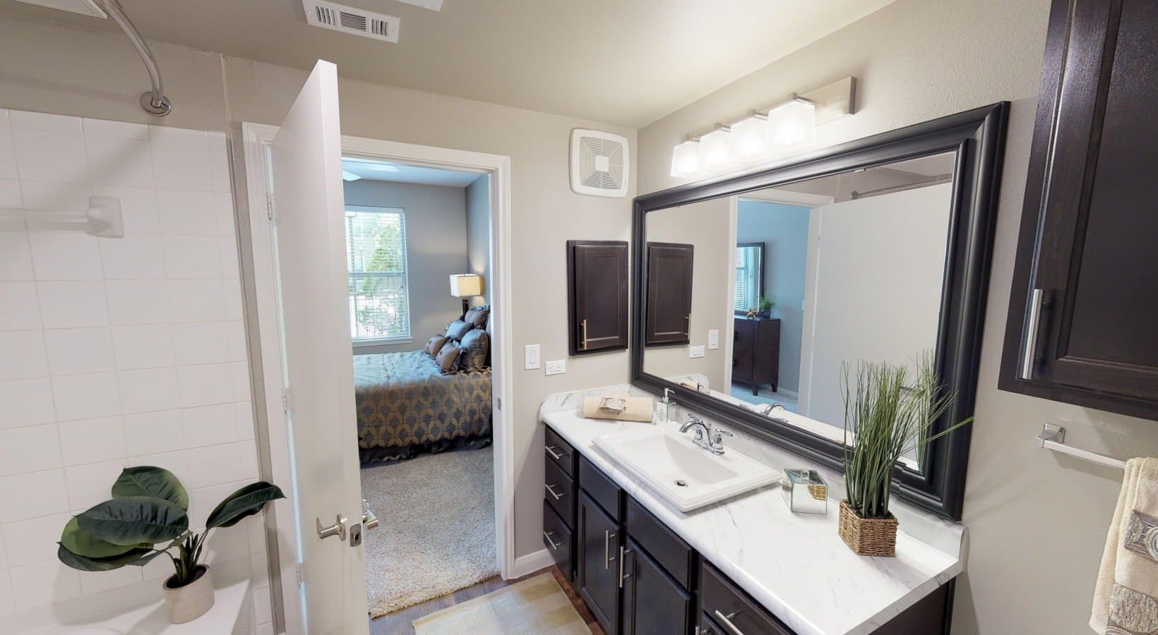Austin Apartment: 515 E Slaughter ln