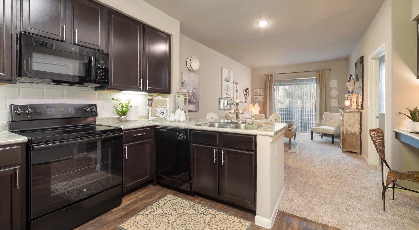 Austin Apartment: 515 E Slaughter ln