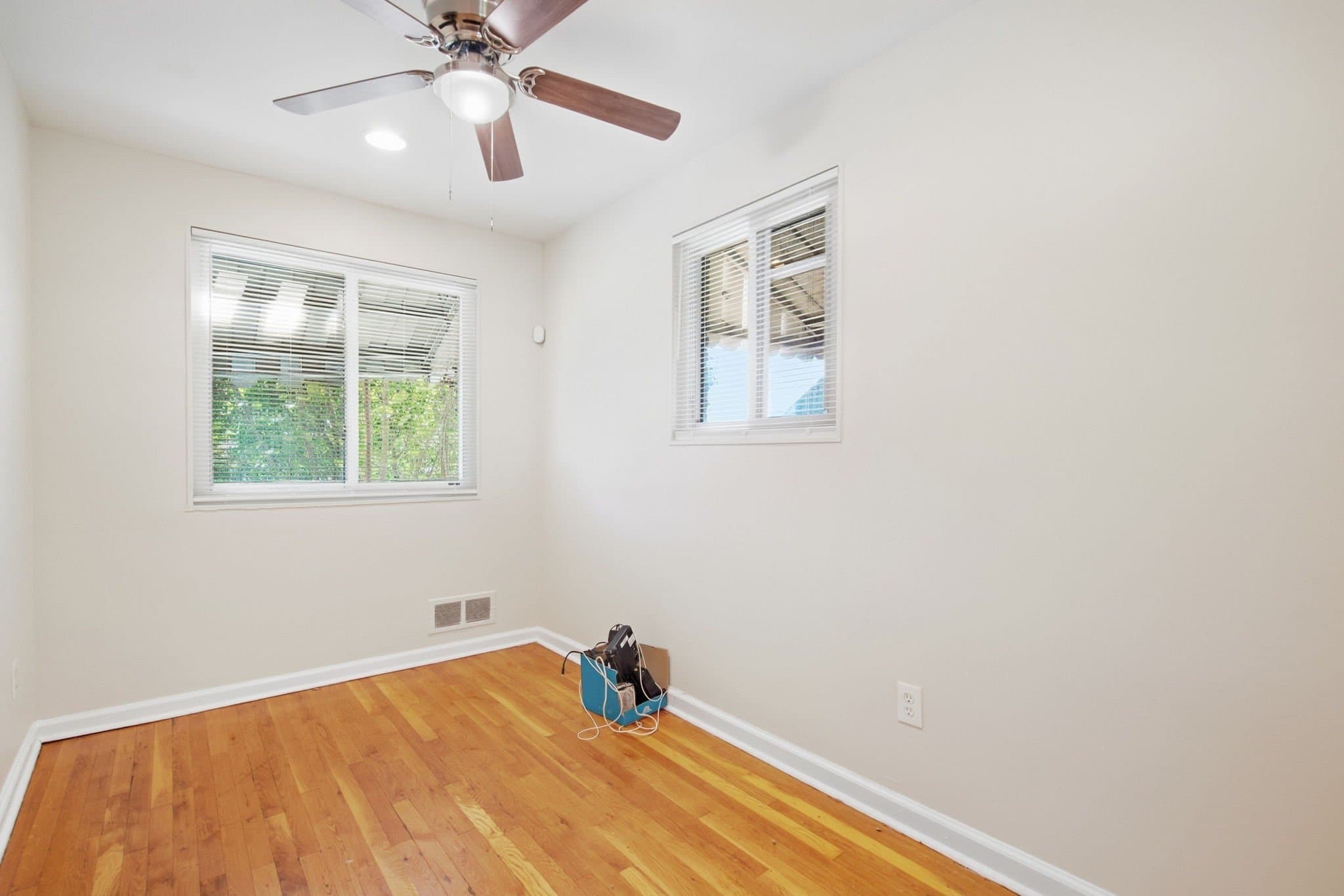 Washington Townhome: 4229 Fort Dupont Ter