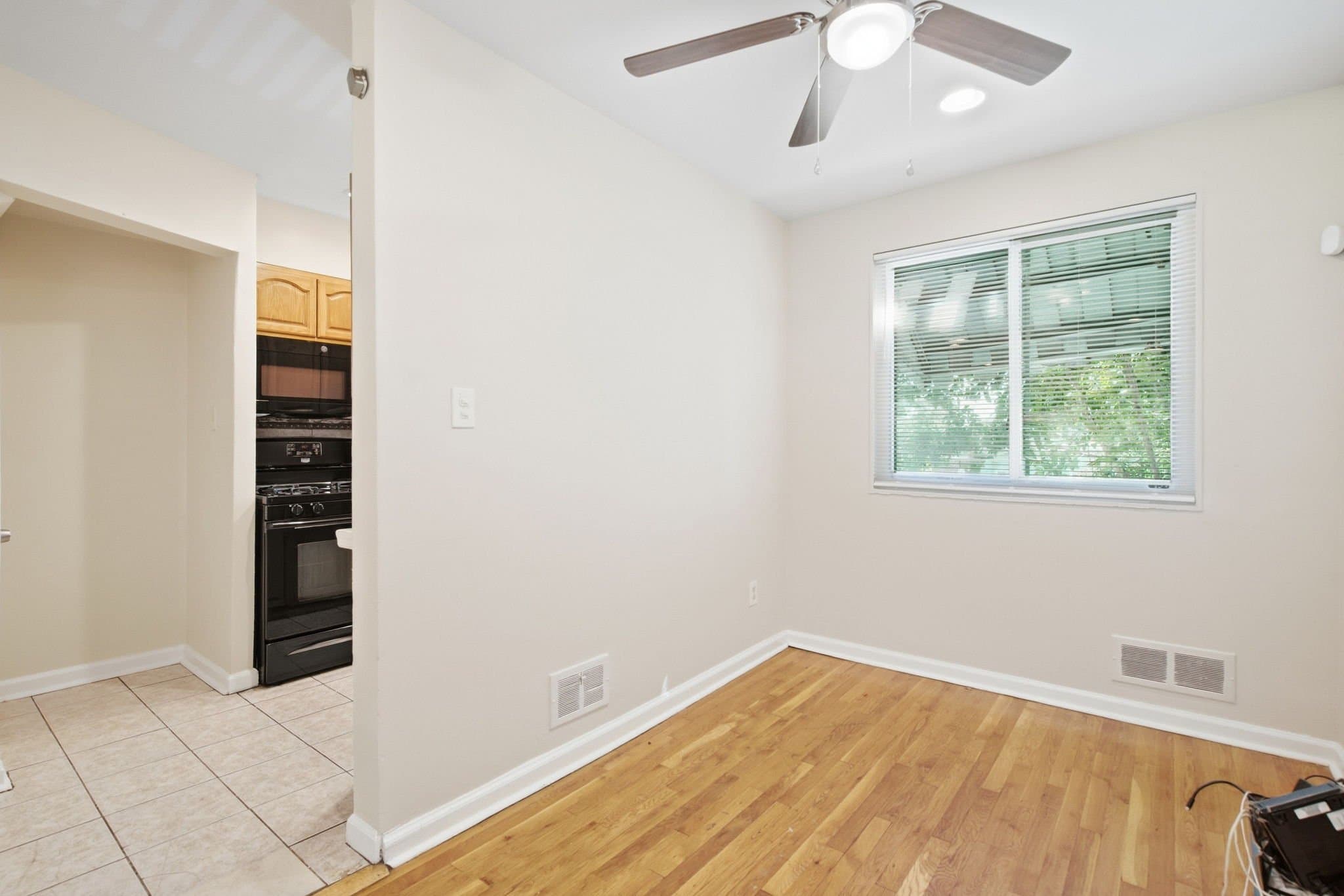 Washington Townhome: 4229 Fort Dupont Ter