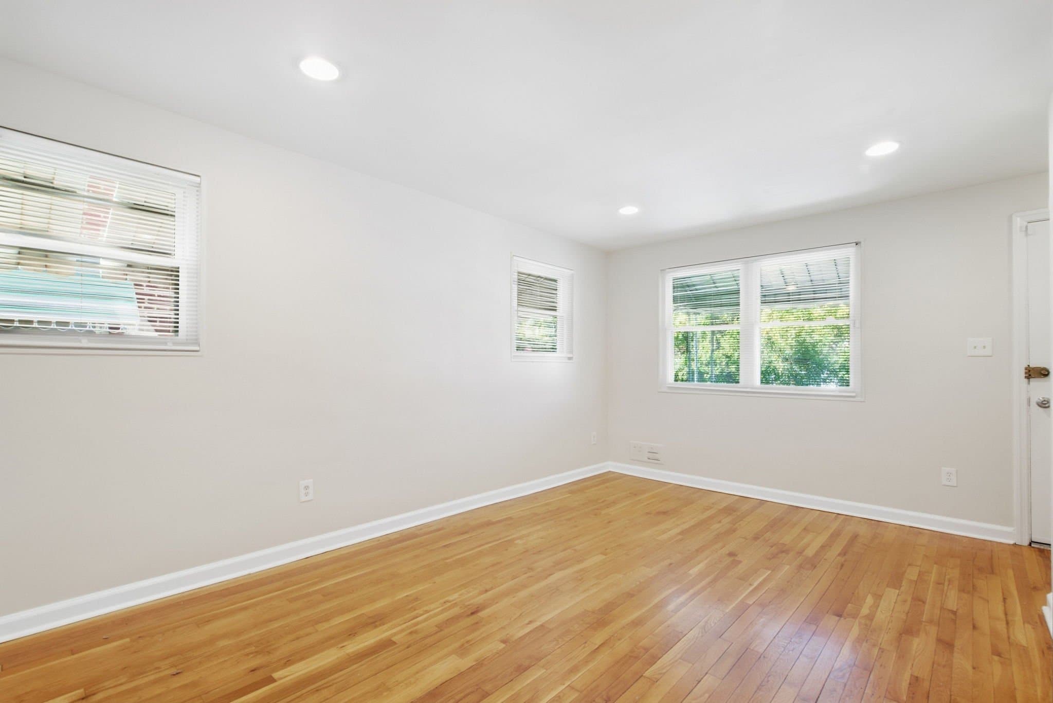 Washington Townhome: 4229 Fort Dupont Ter