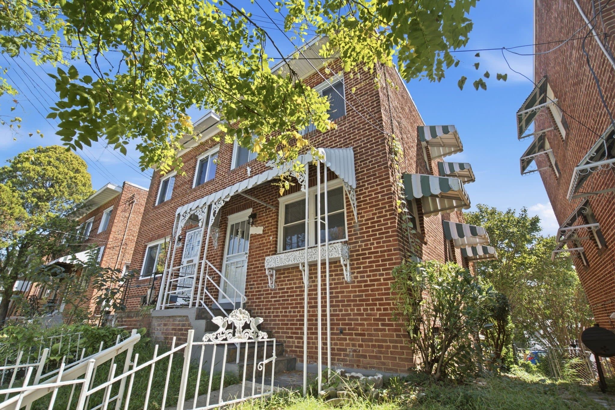 Washington Townhome: 4229 Fort Dupont Ter