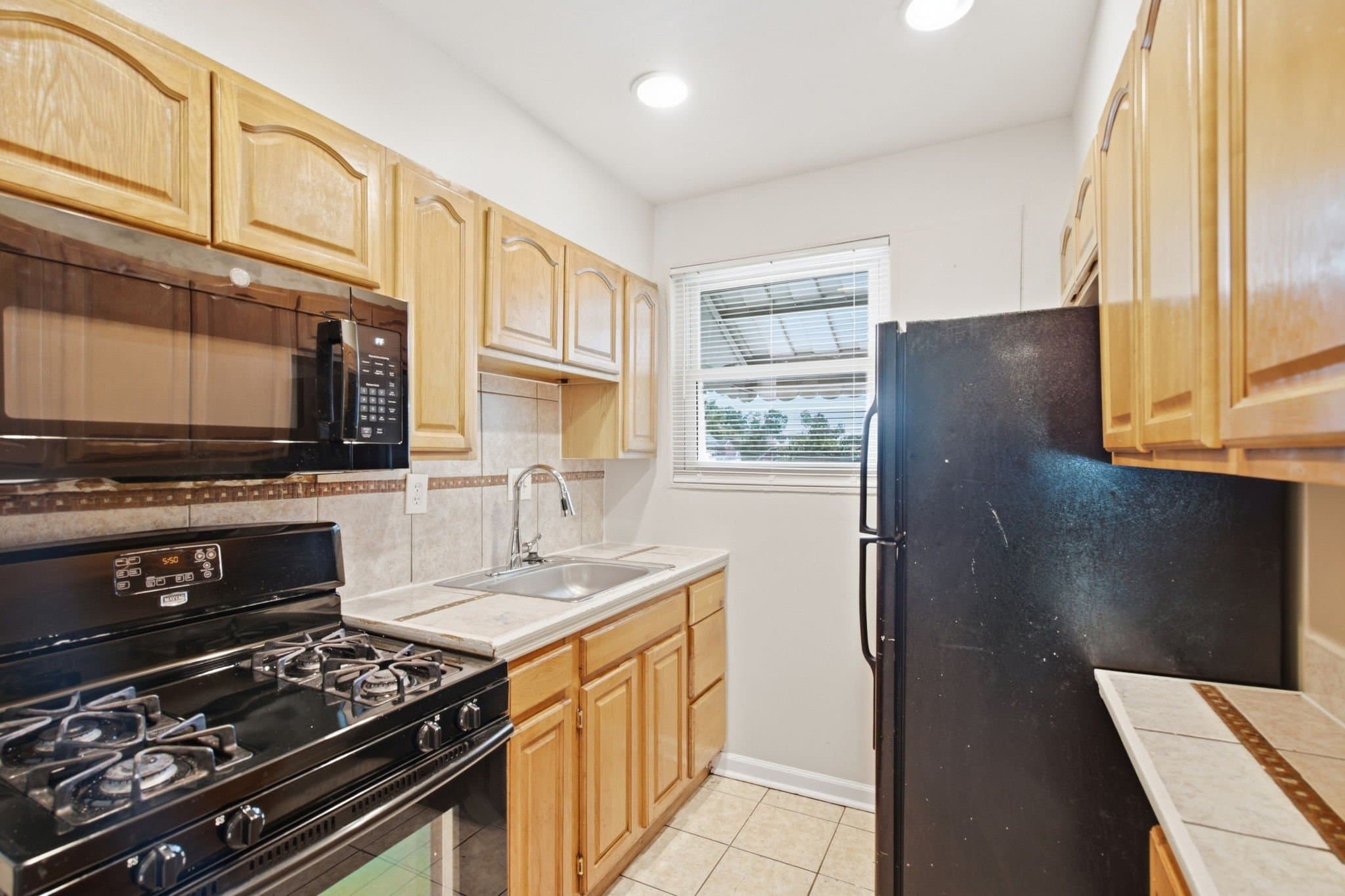 Washington Townhome: 4229 Fort Dupont Ter