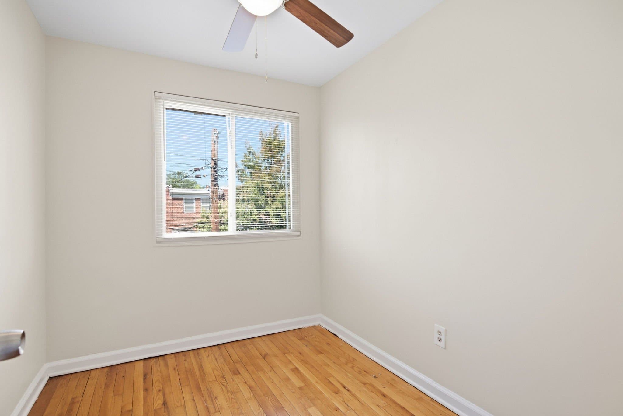 Washington Townhome: 4229 Fort Dupont Ter