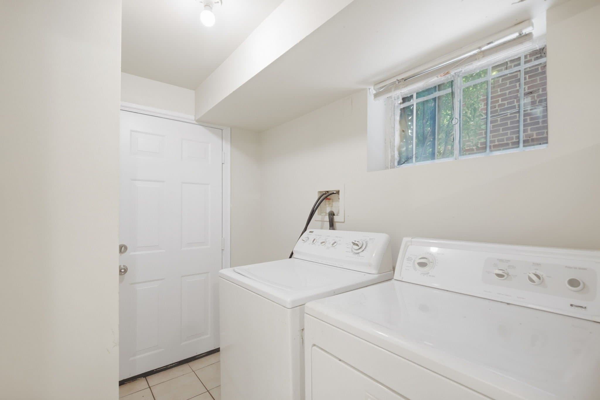Washington Townhome: 4229 Fort Dupont Ter