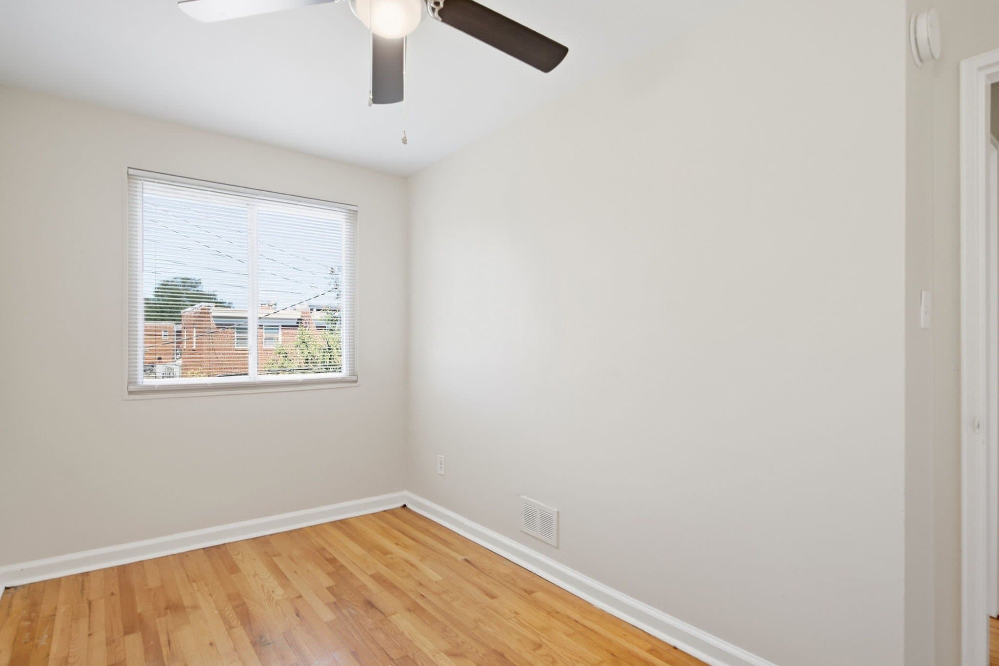 Washington Townhome: 4229 Fort Dupont Ter