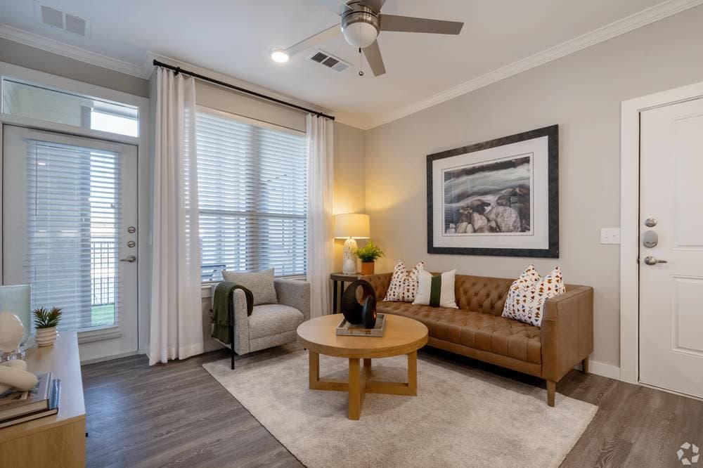 Austin Apartment: 8001 E william Cannon