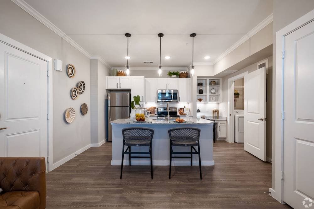 Austin Apartment: 8001 E william Cannon