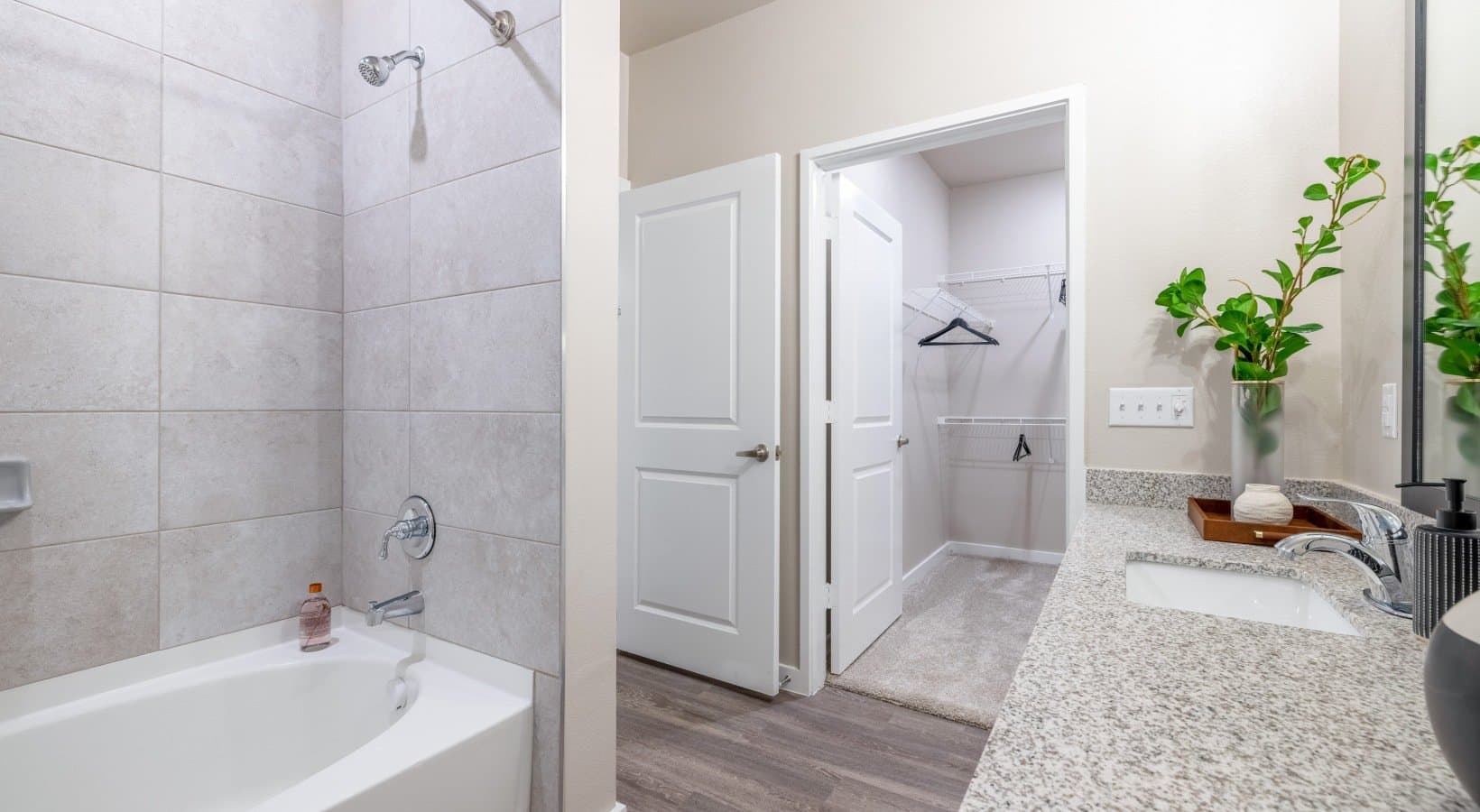 Austin Apartment: 8001 E william Cannon