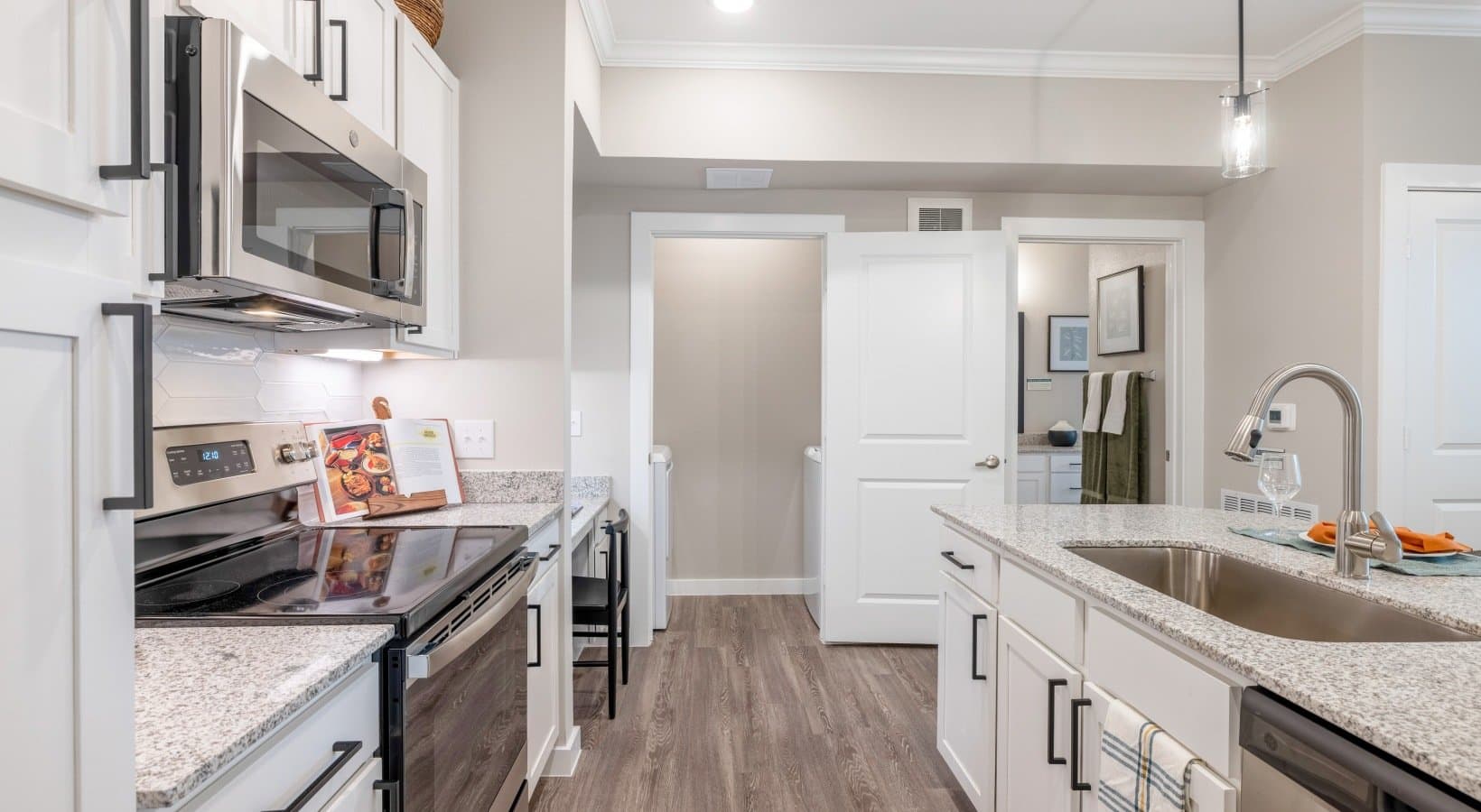 Austin Apartment: 8001 E william Cannon