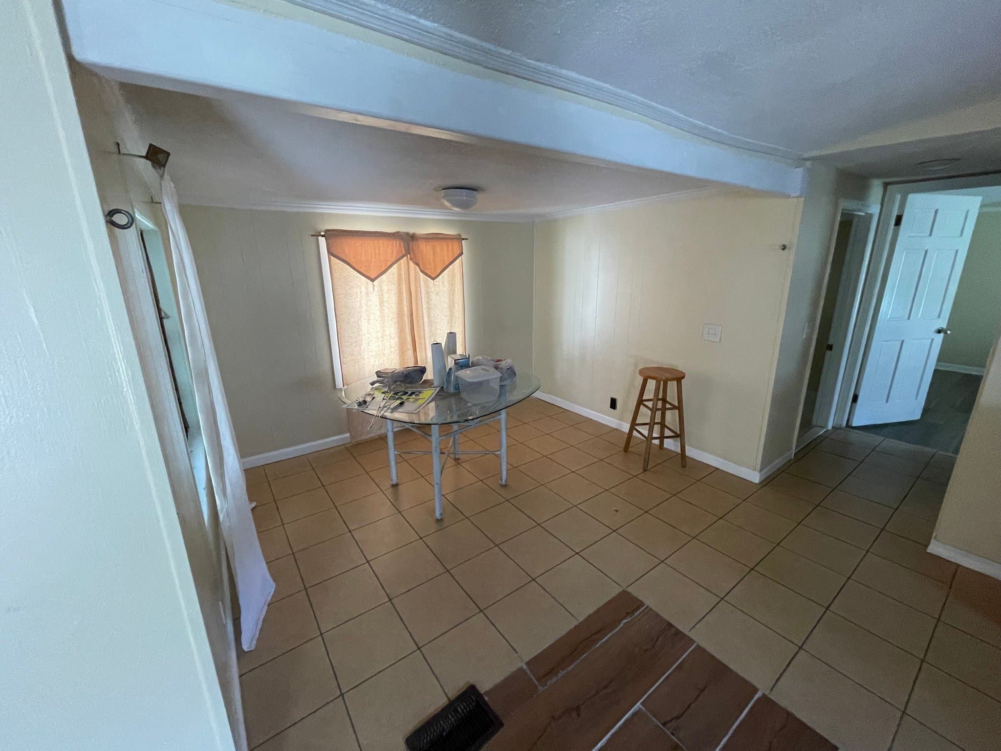 Jacksonville House: 6121 Collins Rd