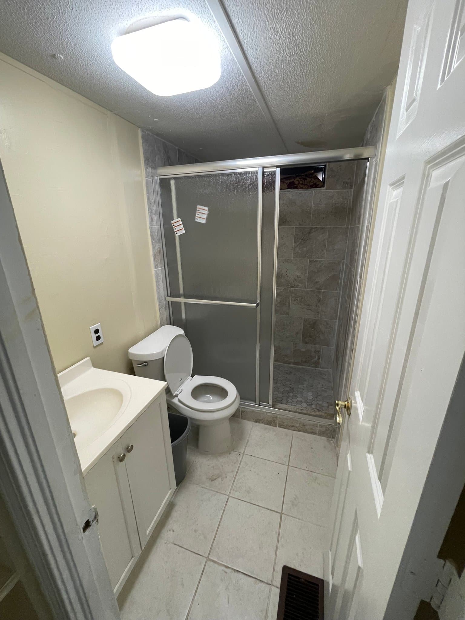 Jacksonville House: 6121 Collins Rd