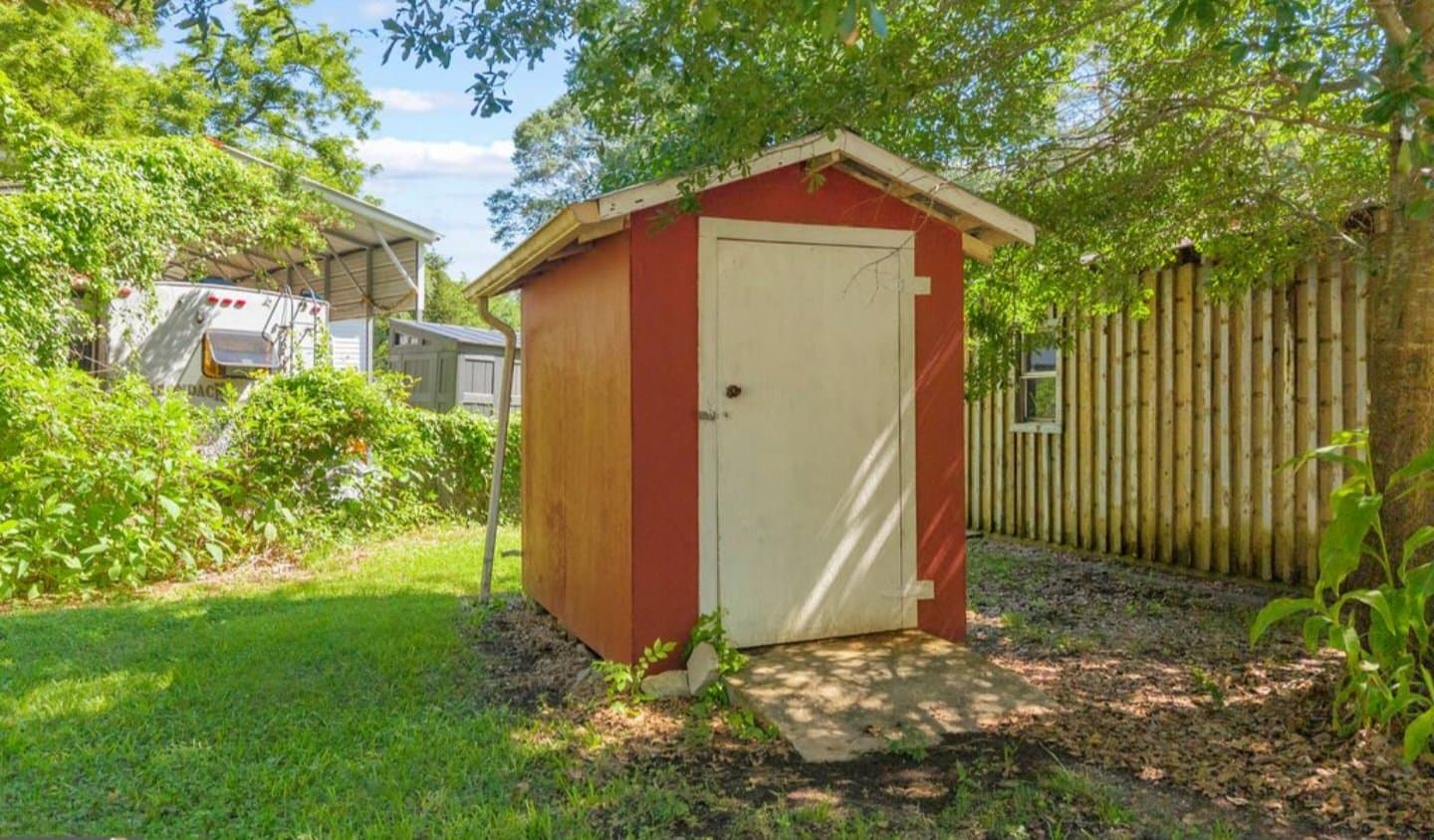 Homer House: 205 Athens St
