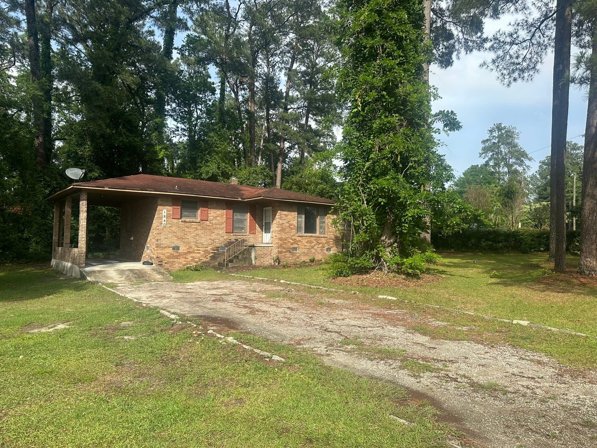 Columbia House: 1840 Windover Rd