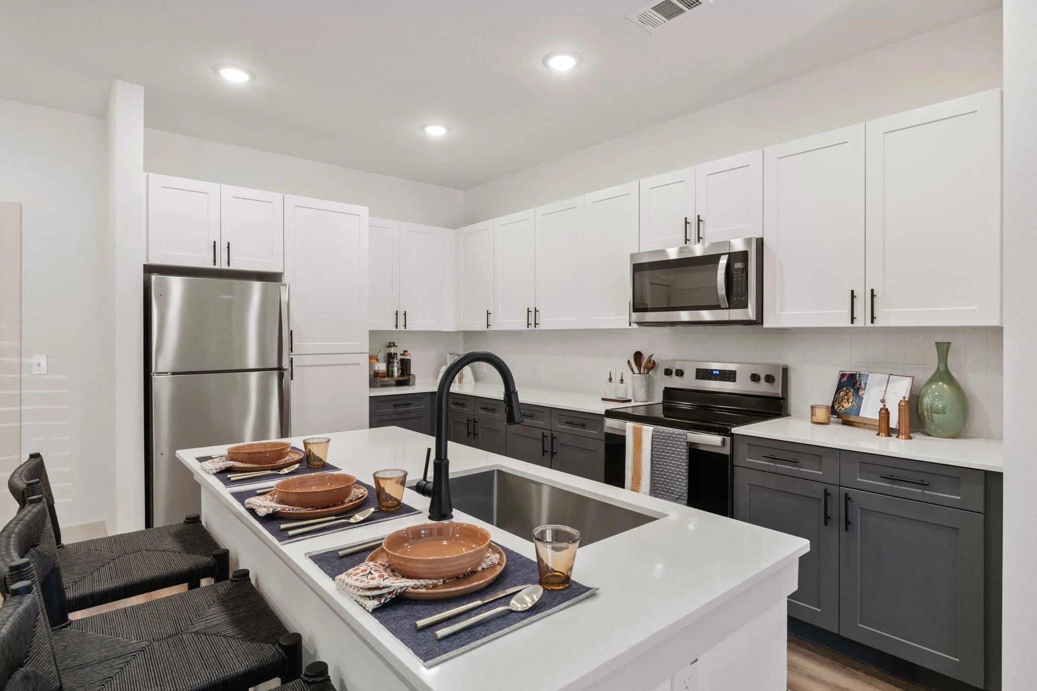 Creedmor Apartment: 12115 Creedmoor Municipal Dr