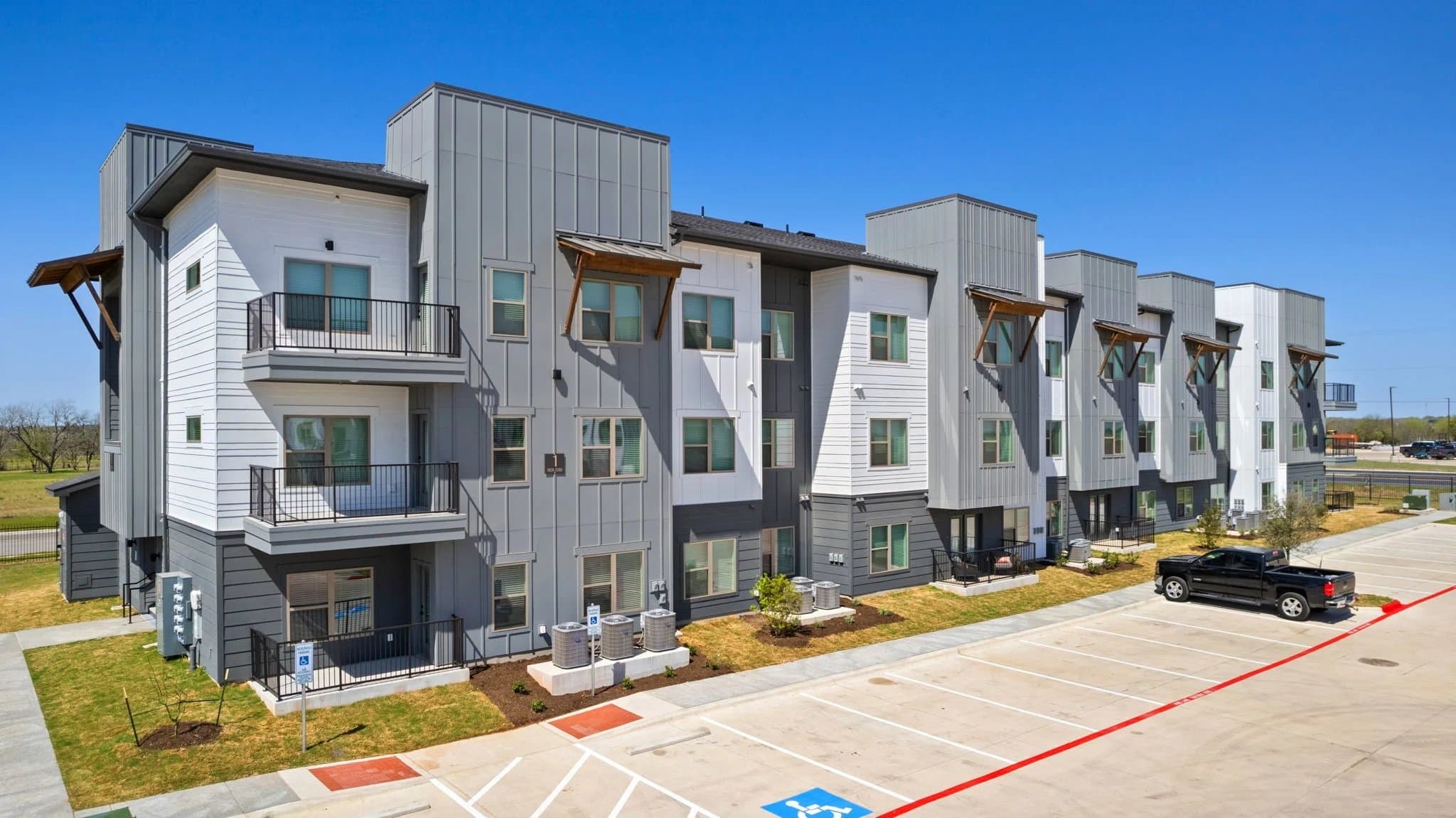 Creedmor Apartment: 12115 Creedmoor Municipal Dr