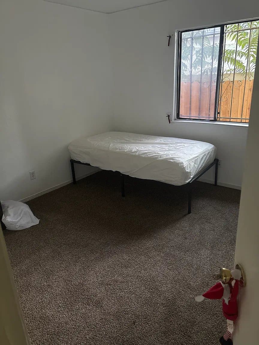 Sacramento Single Room: 3331 9th Ave