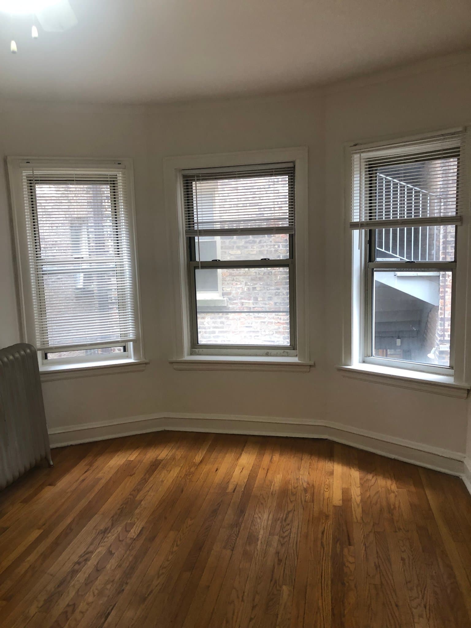 Oak Park Apartment: 822 S Austin