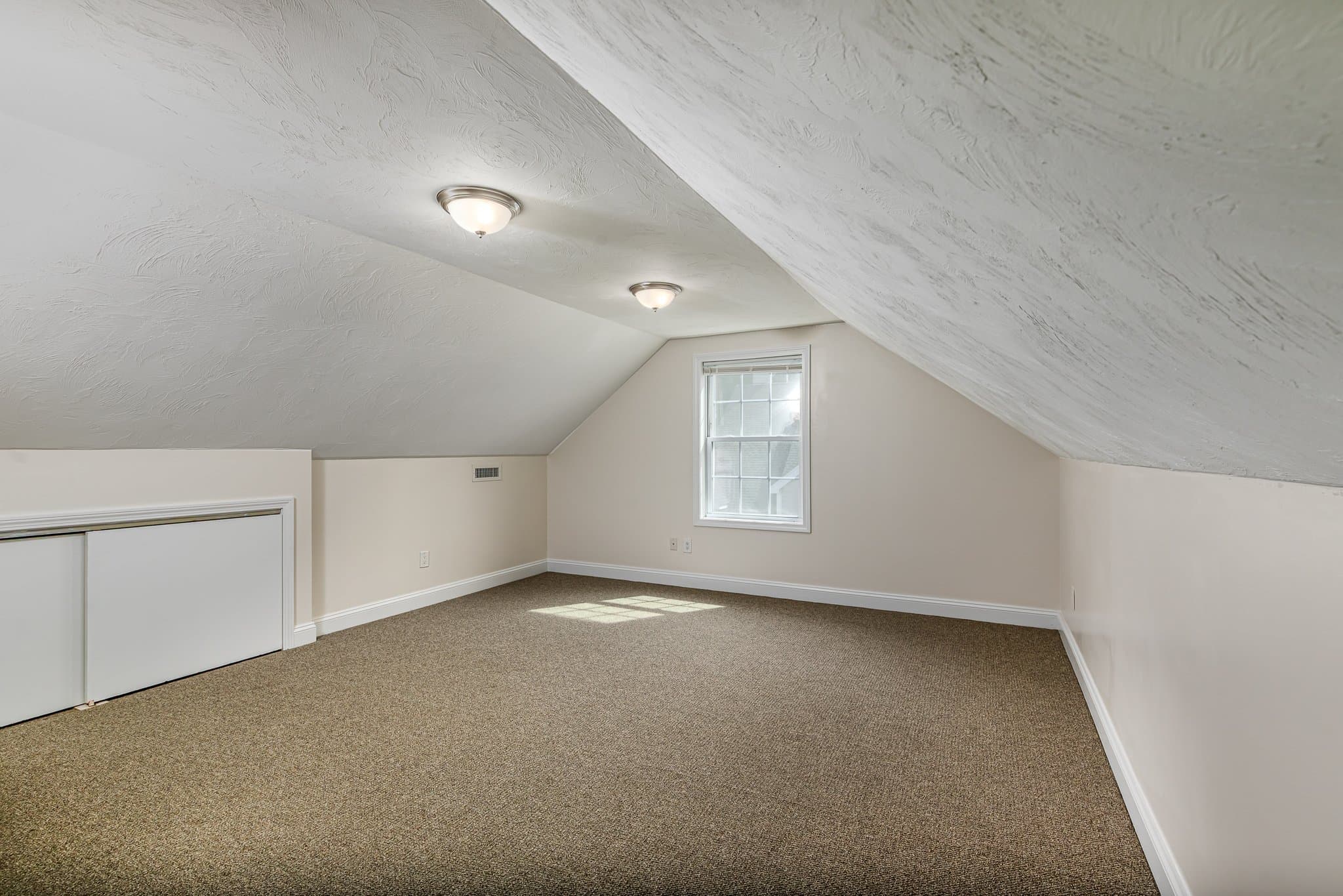 Salem Townhome: 12 Woodbury Ct