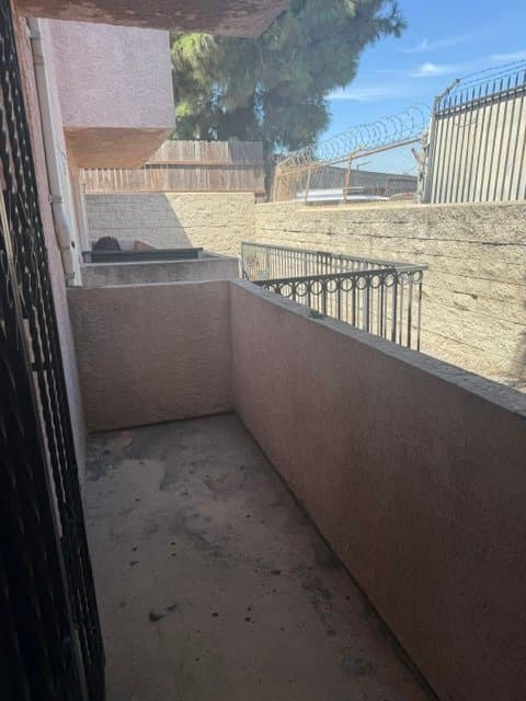 Inglewood Condo: 720 Eucalyptus Ave