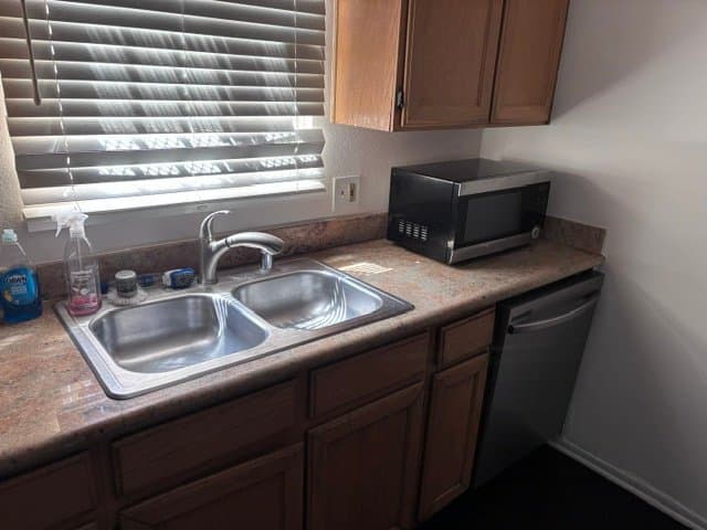 Inglewood Condo: 720 Eucalyptus Ave