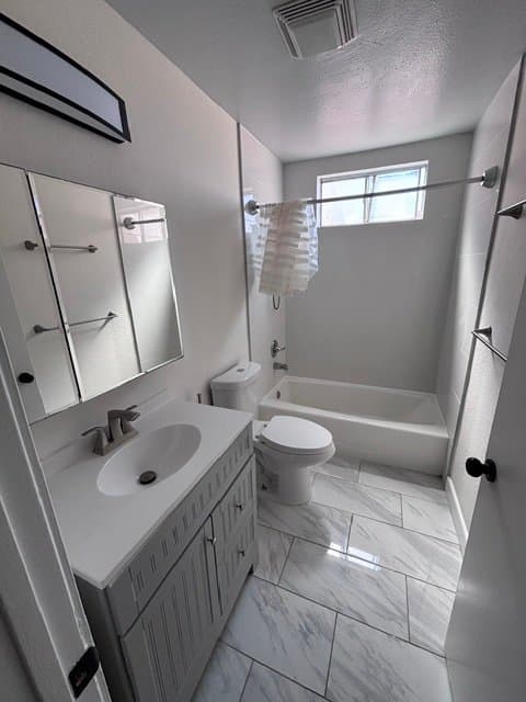Inglewood Condo: 720 Eucalyptus Ave