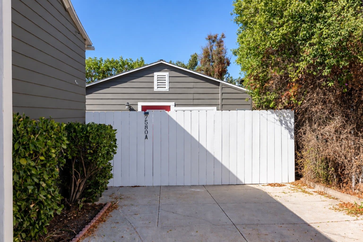 La Mesa House: 7580 Saranac Ave