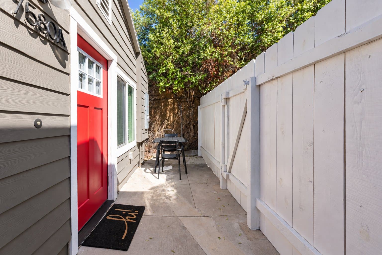 La Mesa House: 7580 Saranac Ave