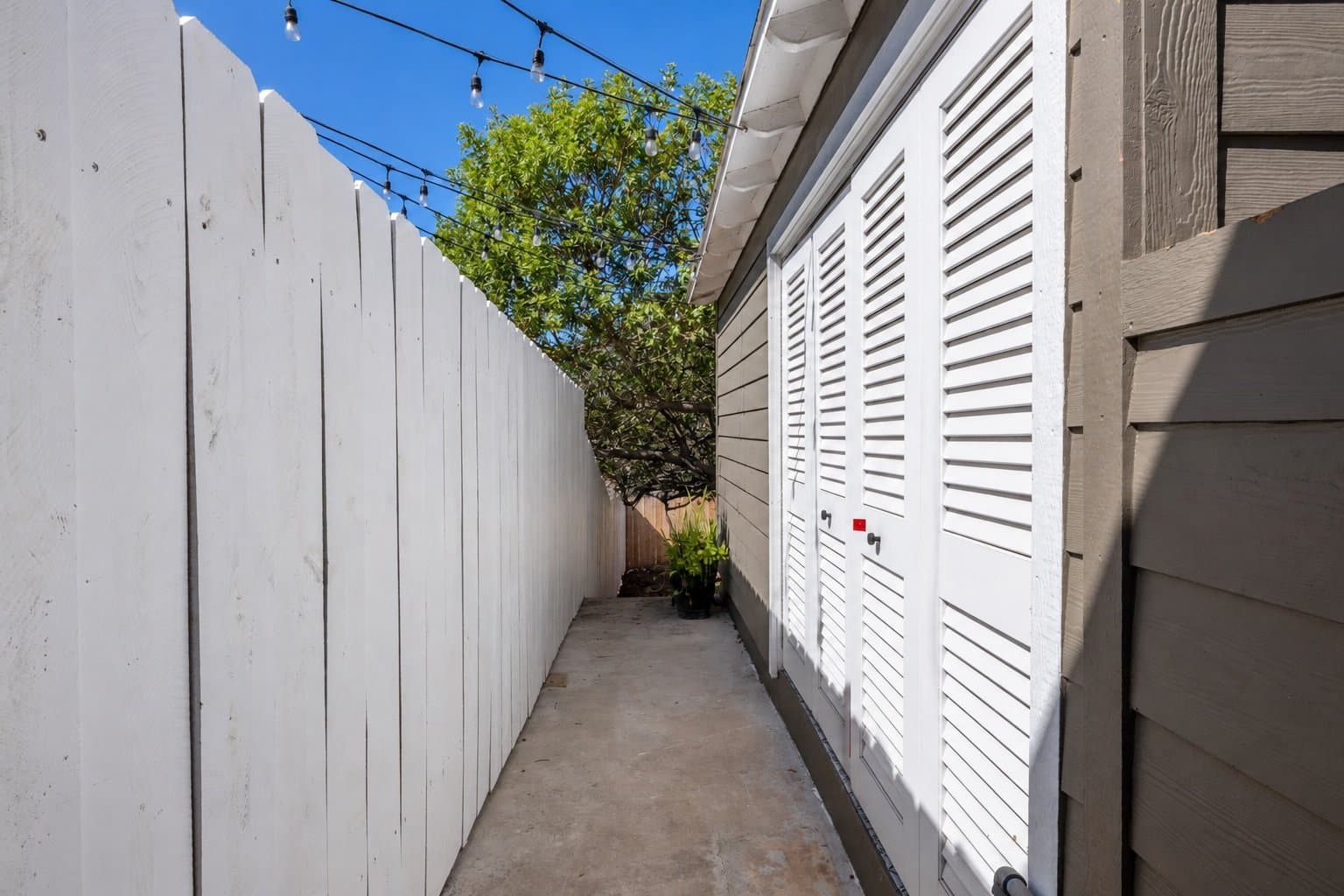 La Mesa House: 7580 Saranac Ave