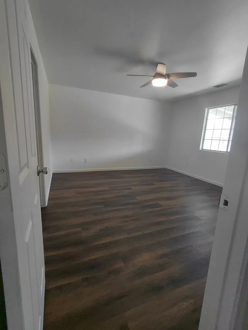 Porterville House: 1161 Median Ave