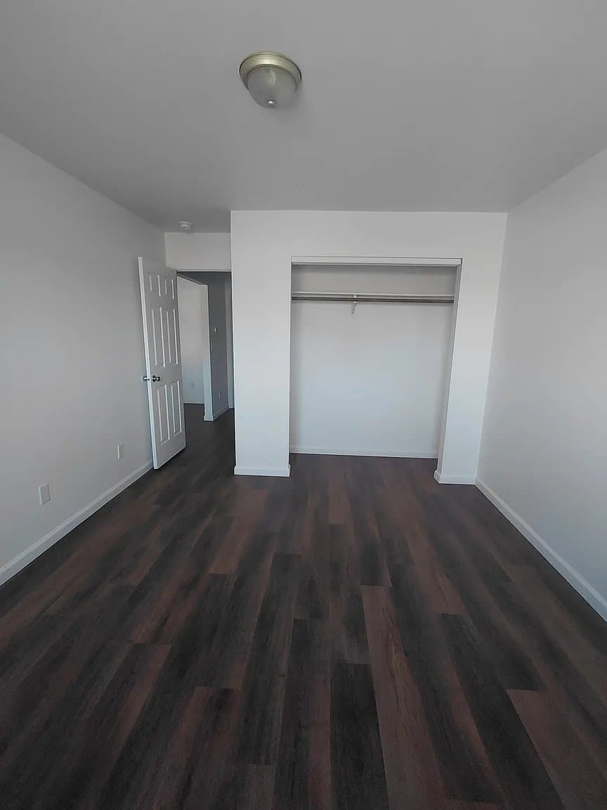 Porterville House: 1161 Median Ave