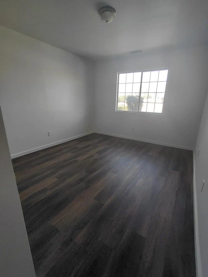 Porterville House: 1161 Median Ave