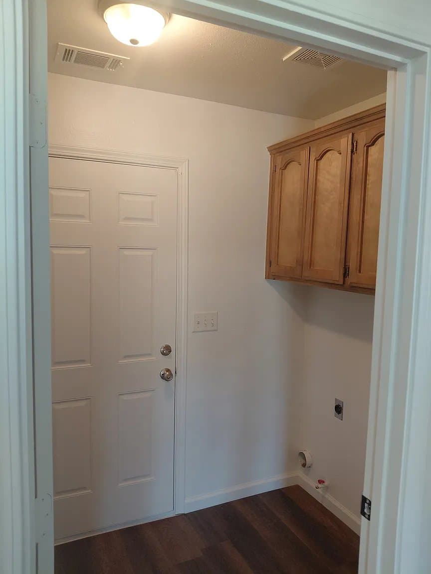 Porterville House: 1161 Median Ave