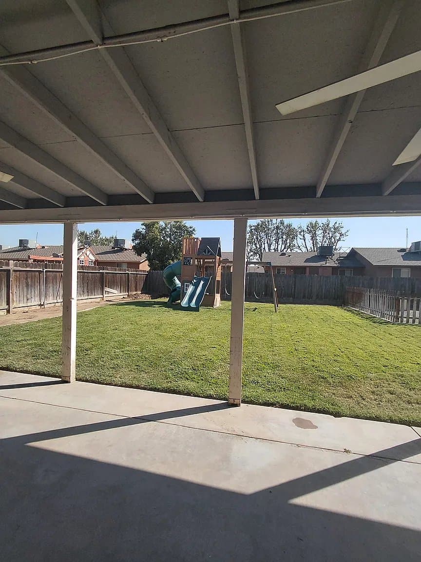 Porterville House: 1161 Median Ave