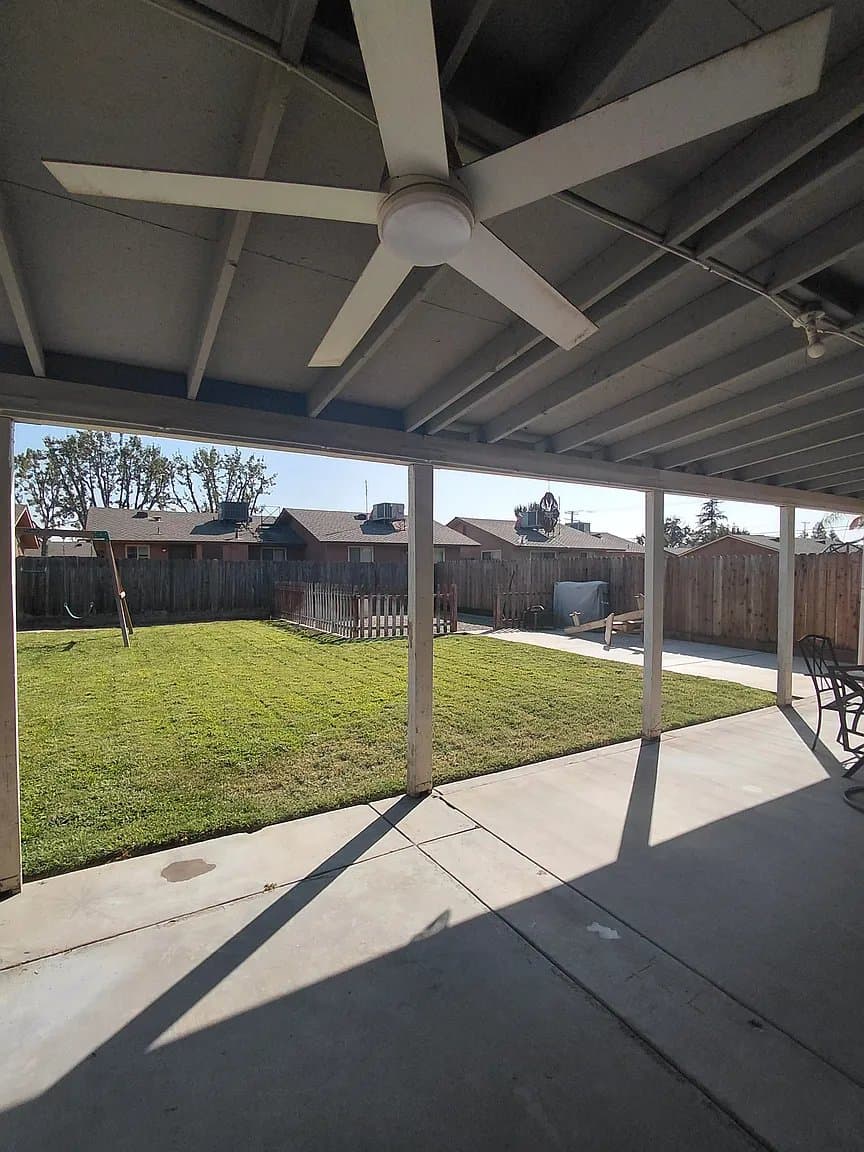 Porterville House: 1161 Median Ave