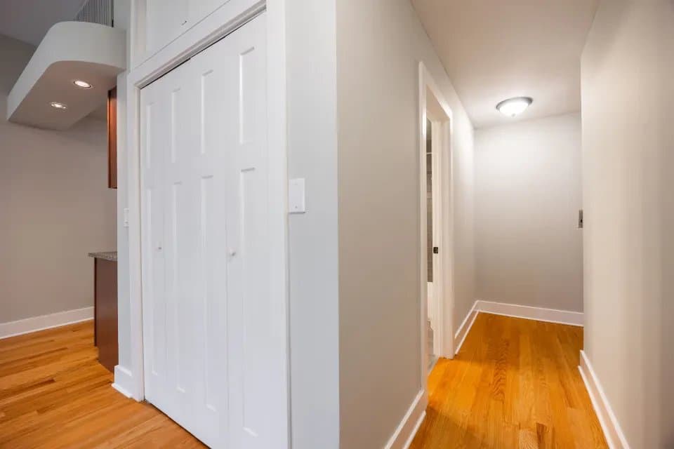 Chicago Apartment: 1435 North Dearborn Parkway #A4 Chicago, IL 60610