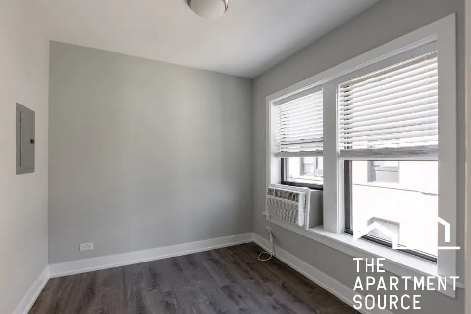 Chicago Apartment: 709 West Brompton Avenue #41 Chicago, IL 60657
