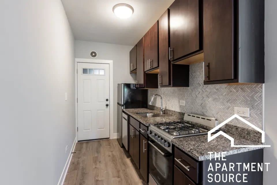Chicago Apartment: 709 West Brompton Avenue #41 Chicago, IL 60657